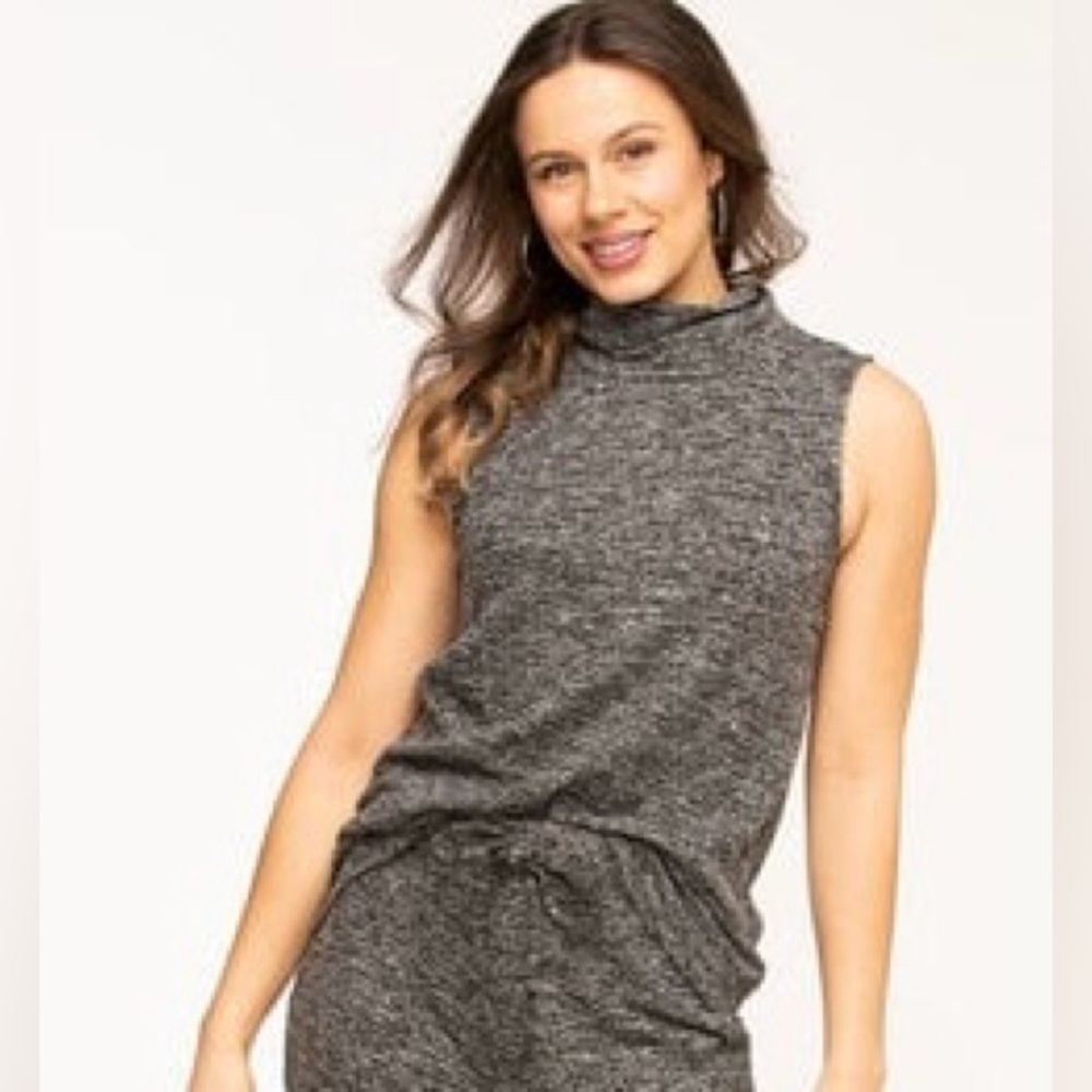 White House Black Market Sleeveless mock Turtleneck top. Excellent Condition